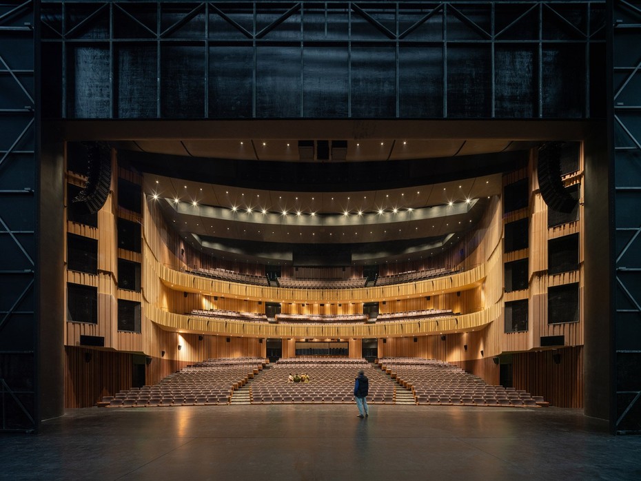 Театр West Bund Grand Theatre вид первый