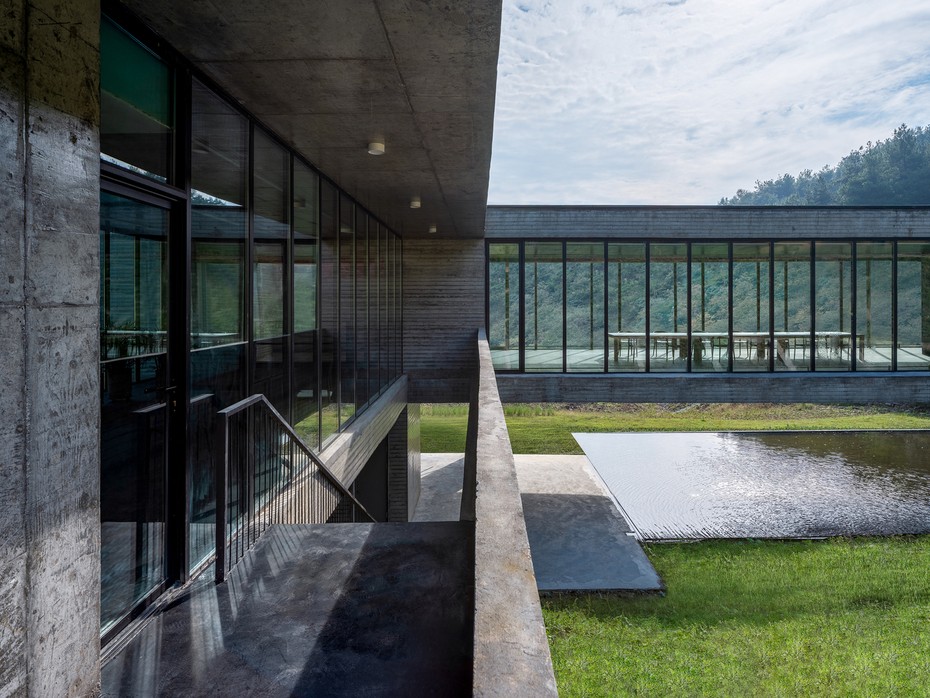 Комплекс Wudang Mountain Visitor Center вид второй