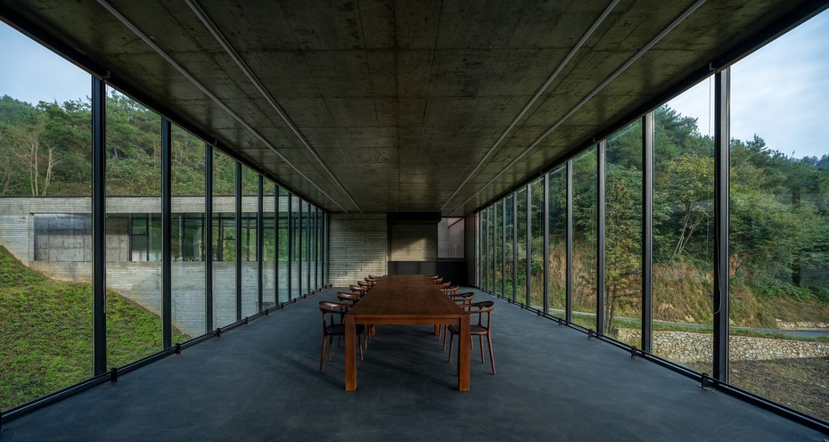 Комплекс Wudang Mountain Visitor Center вид первый
