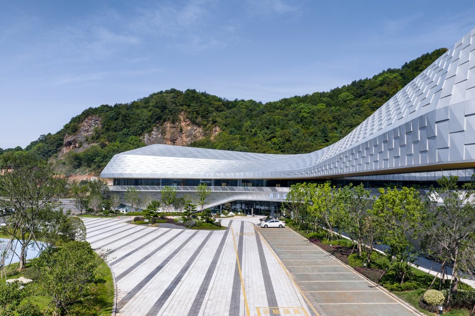 Комплекс Hushan Sports Park Swimming Center вид третий