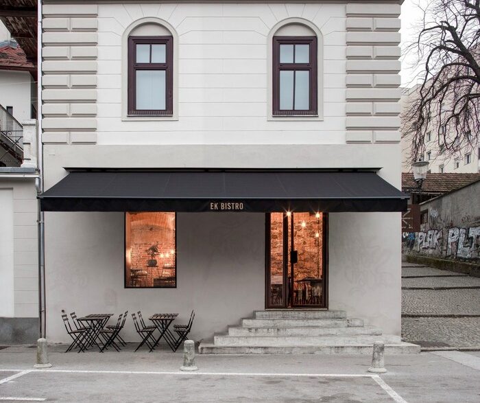 Интерьер EK Bistro «освободили» от штукатурки