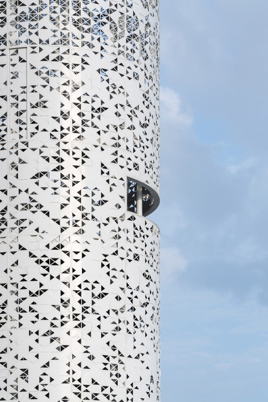 башня Lunar Tower вид второй