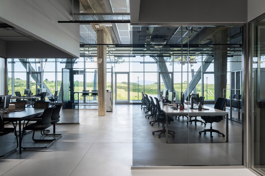 Фабрика Balenciaga вид первый