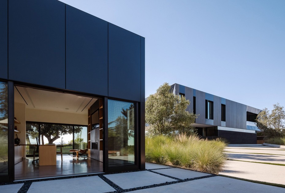 Дом Bronze and Black House вид шестой