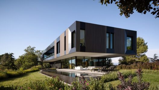 Дом Bronze and Black House вид девятый