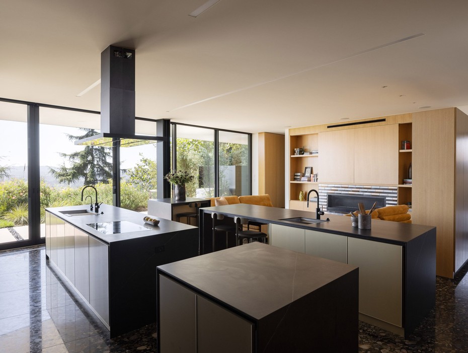 Дом Bronze and Black House вид восьмой