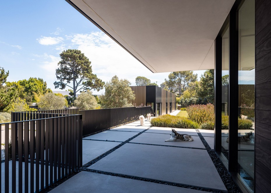 Дом Bronze and Black House вид третий