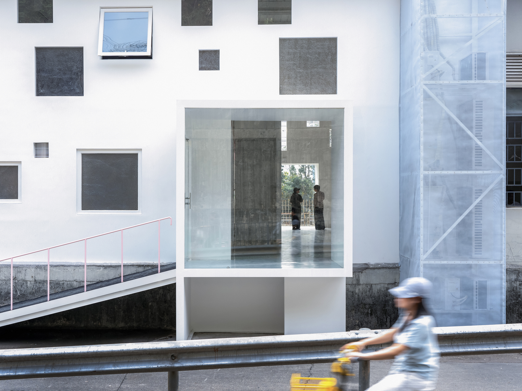 Apelron Contemporary / Aether Architects + Archigress