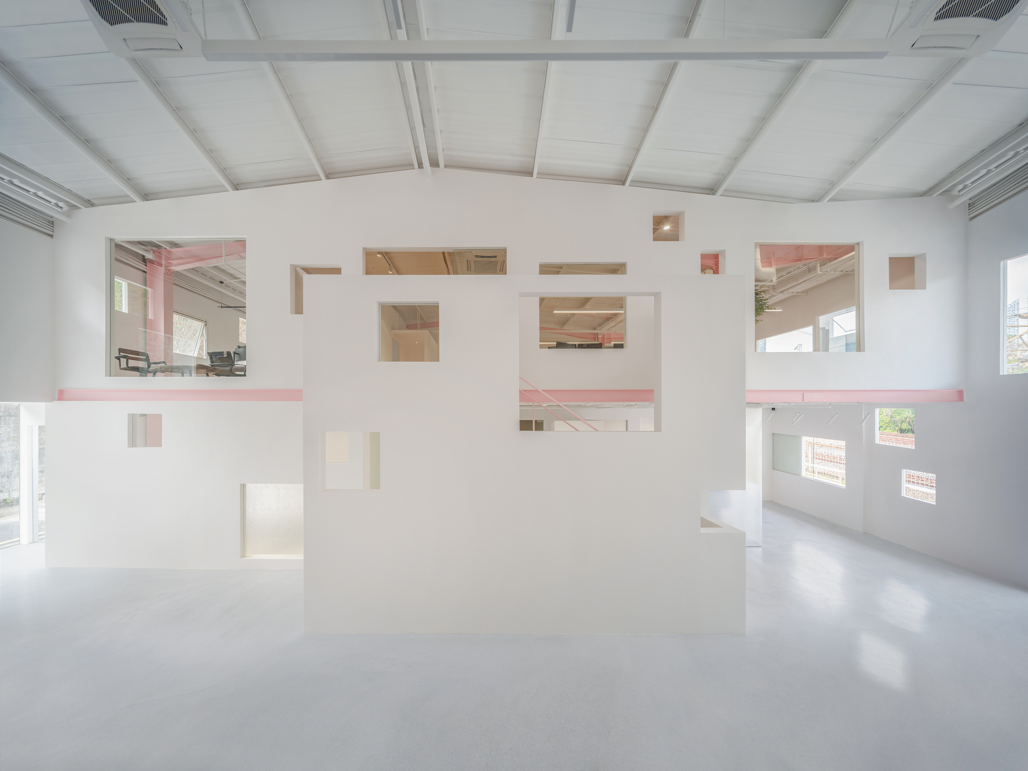 Apelron Contemporary / Aether Architects + Archigress