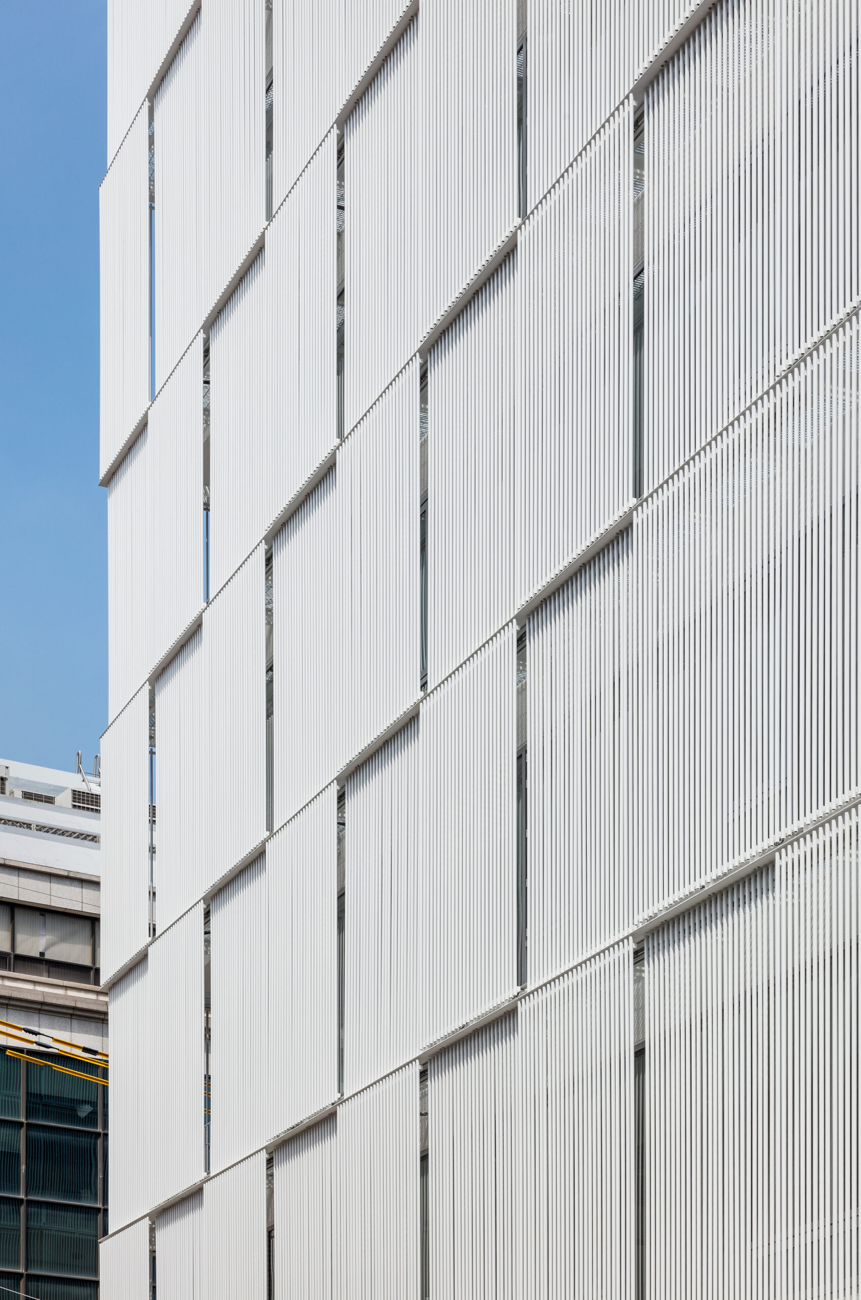 Metal Curtain Building / Hyunjoon Yoo + Partners