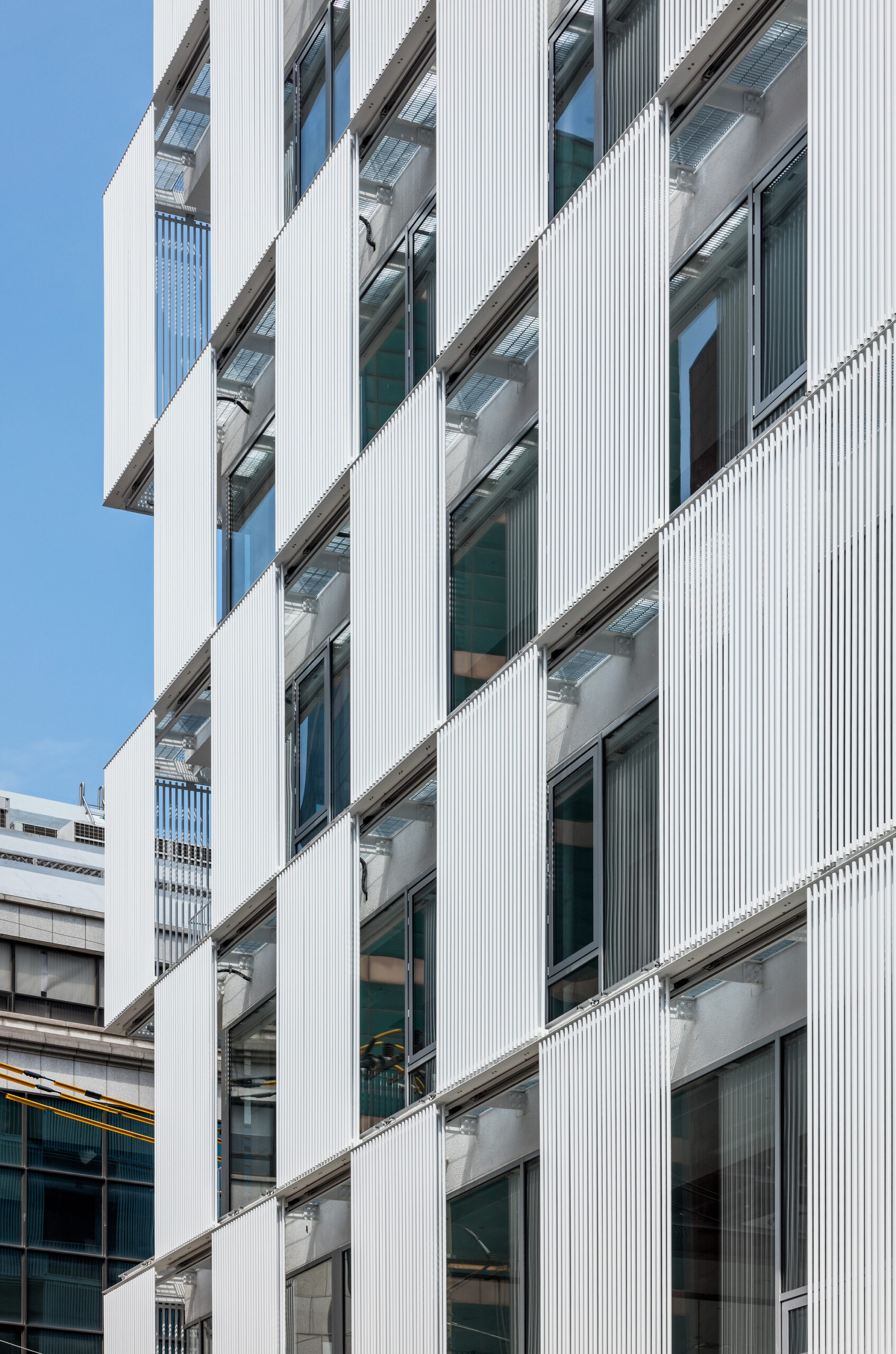 Metal Curtain Building / Hyunjoon Yoo + Partners