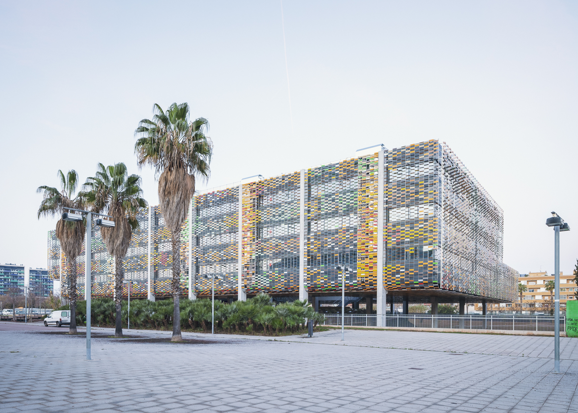 Delta Business Center / Picharchitects/Pich-Aguilera