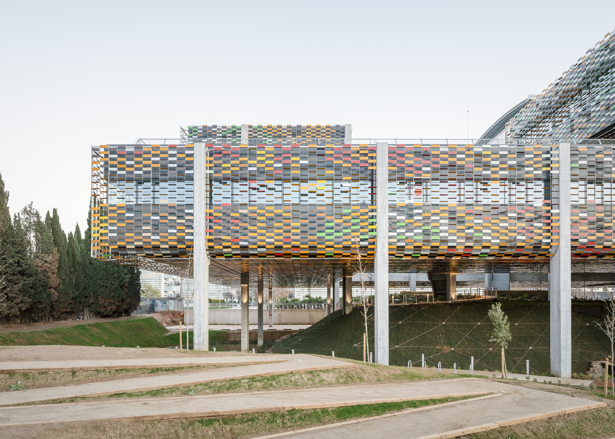 Delta Business Center / Picharchitects/Pich-Aguilera