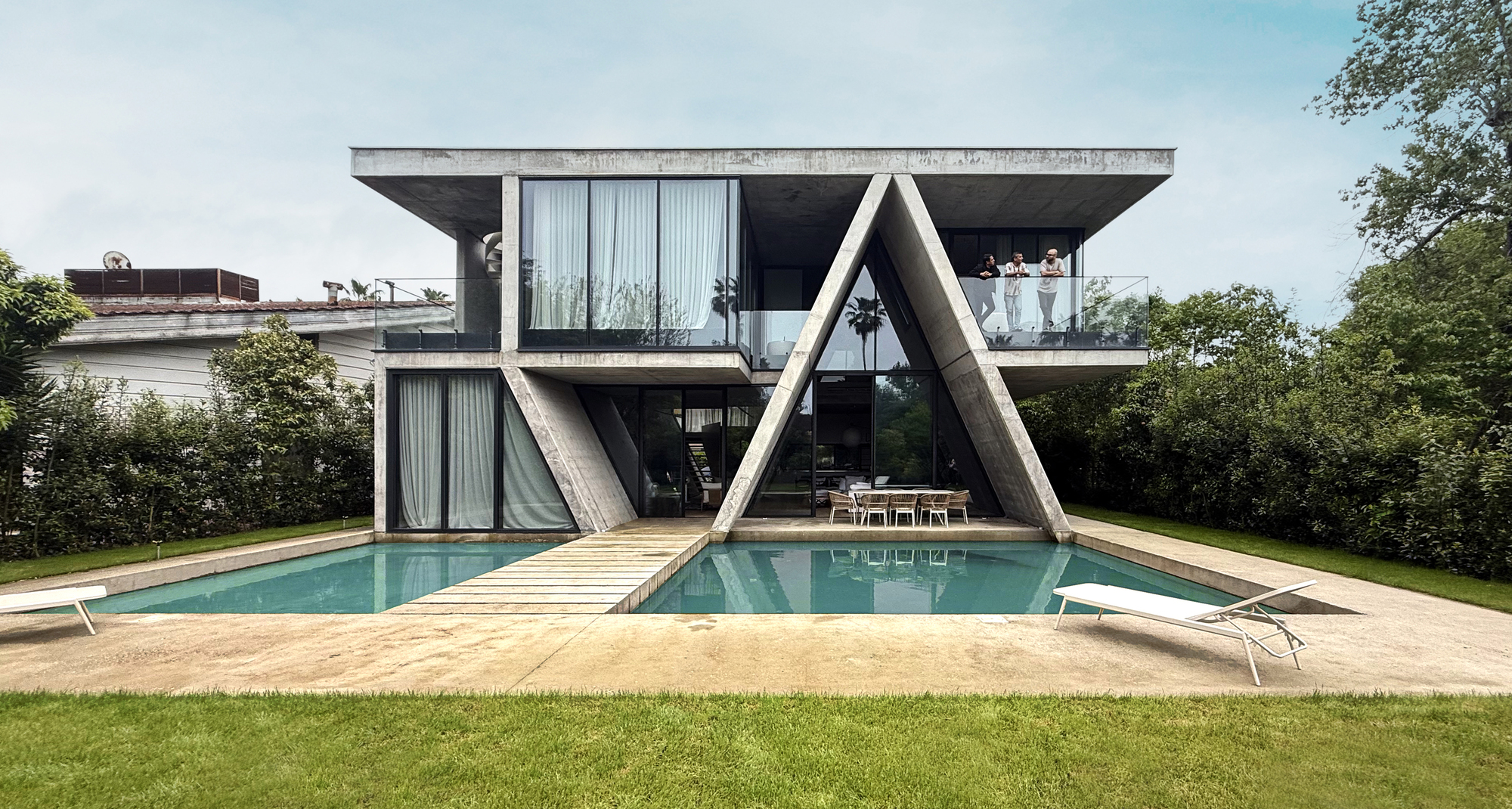 The Gable Villa / Next Office–Alireza Taghaboni