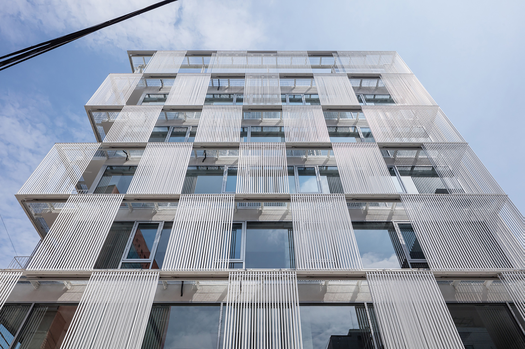 Metal Curtain Building / Hyunjoon Yoo + Partners