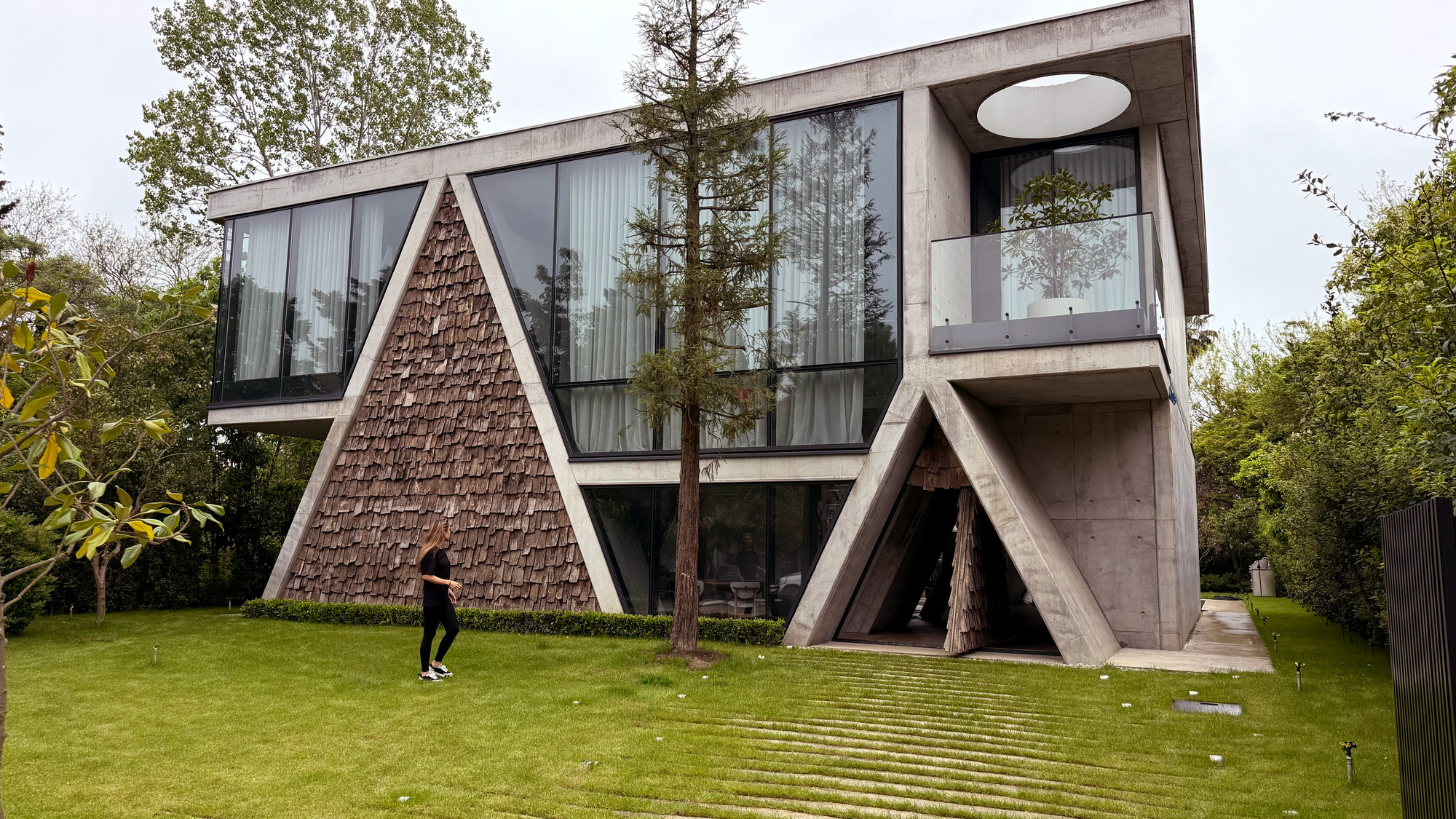 The Gable Villa / Next Office–Alireza Taghaboni