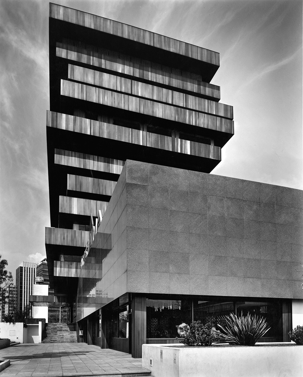 Palmas 555 / Sordo Madaleno Arquitectos