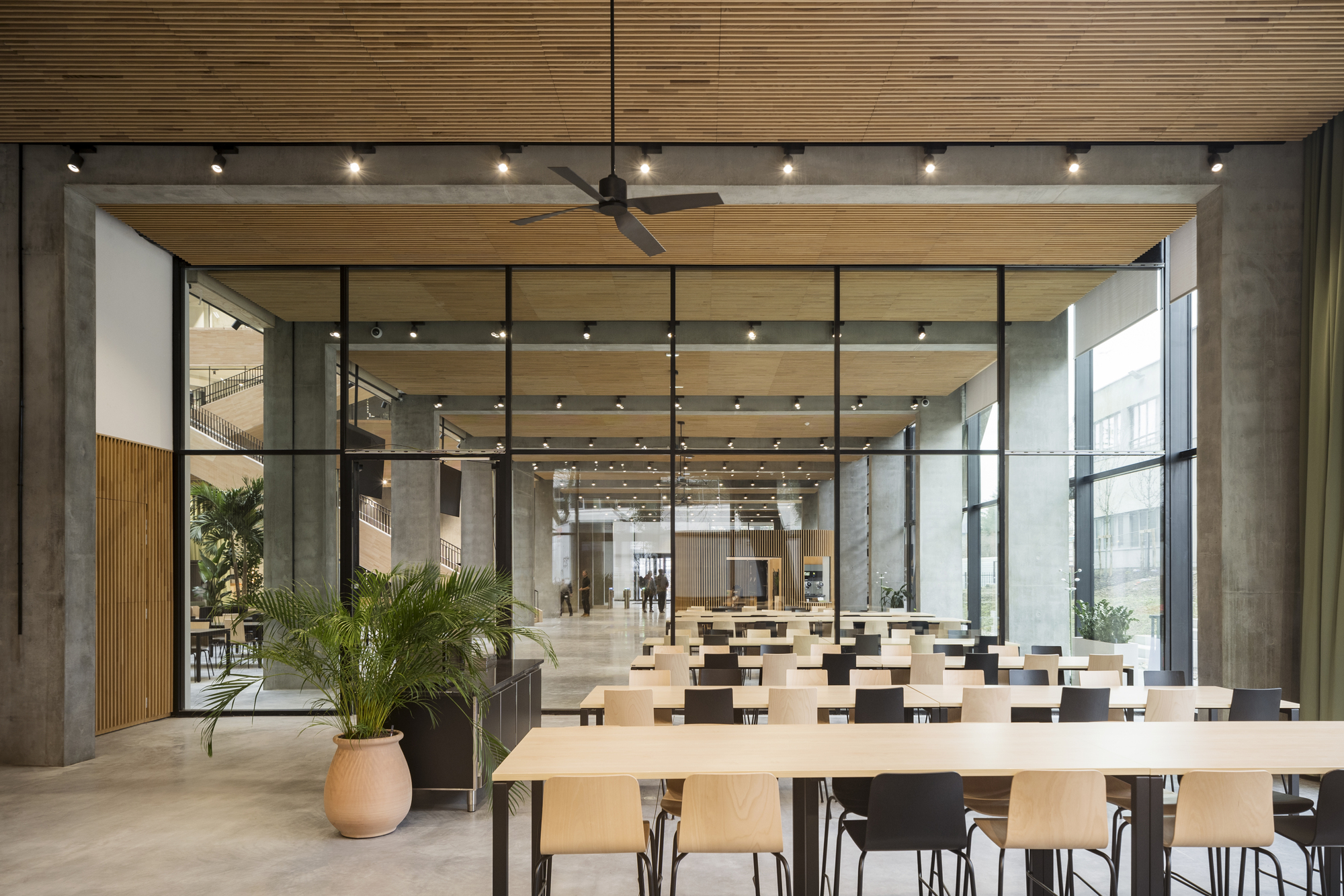 Maison de l'Innovation Office / Baumschlager Eberle Architekten в Нанте