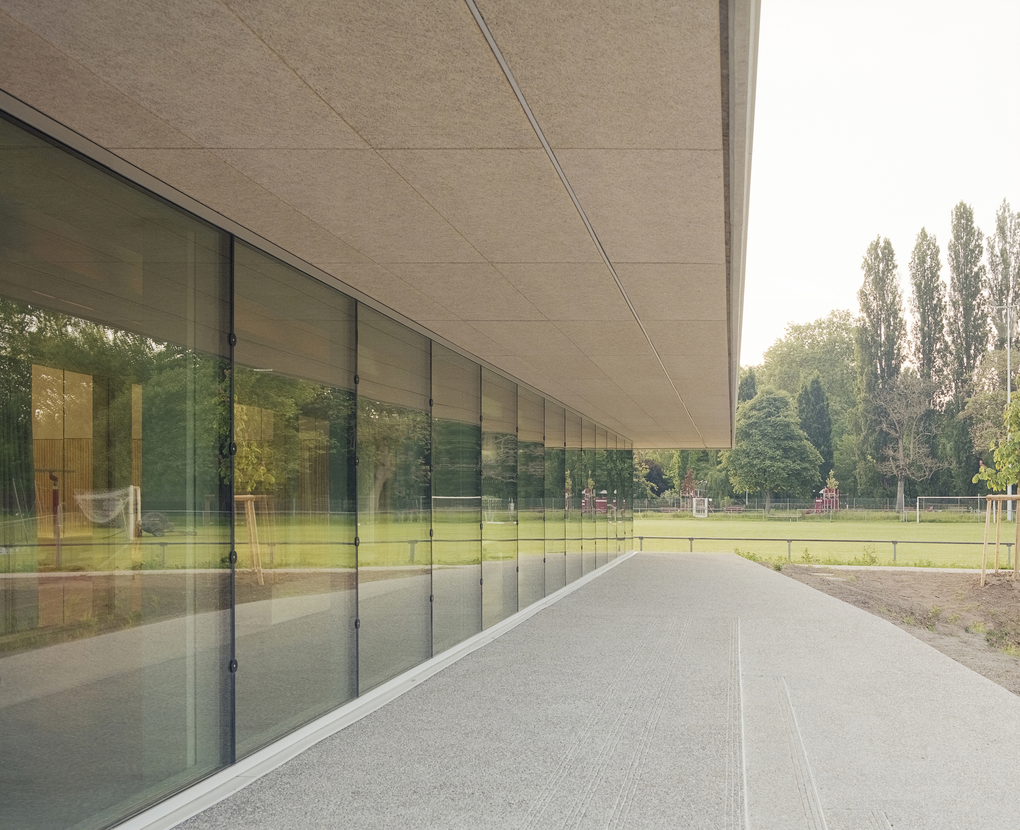 Спортивный комплекс Katia and Maurice Krafft в Экольсхайме / rhb architectes
