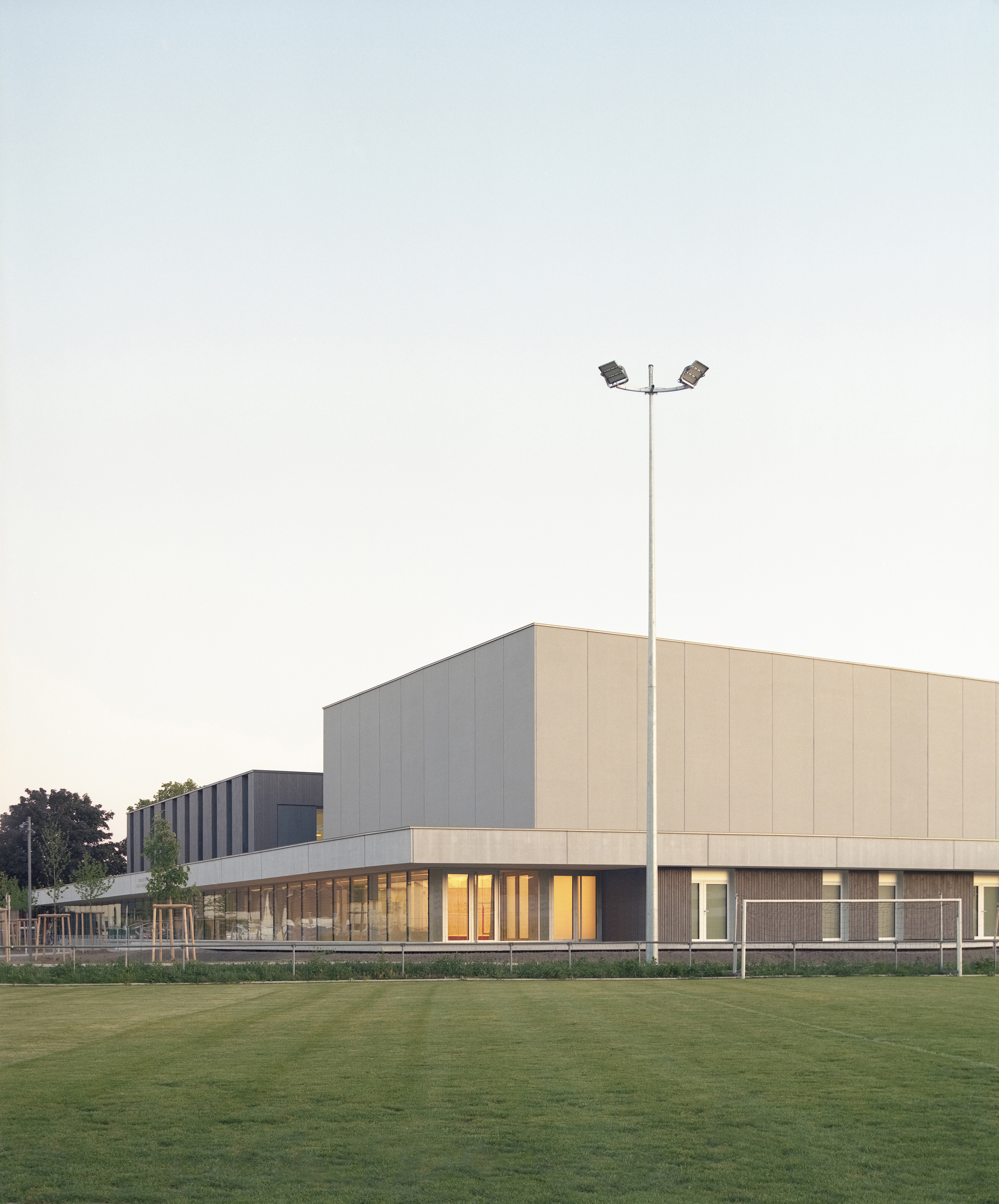 Спортивный комплекс Katia and Maurice Krafft в Экольсхайме / rhb architectes