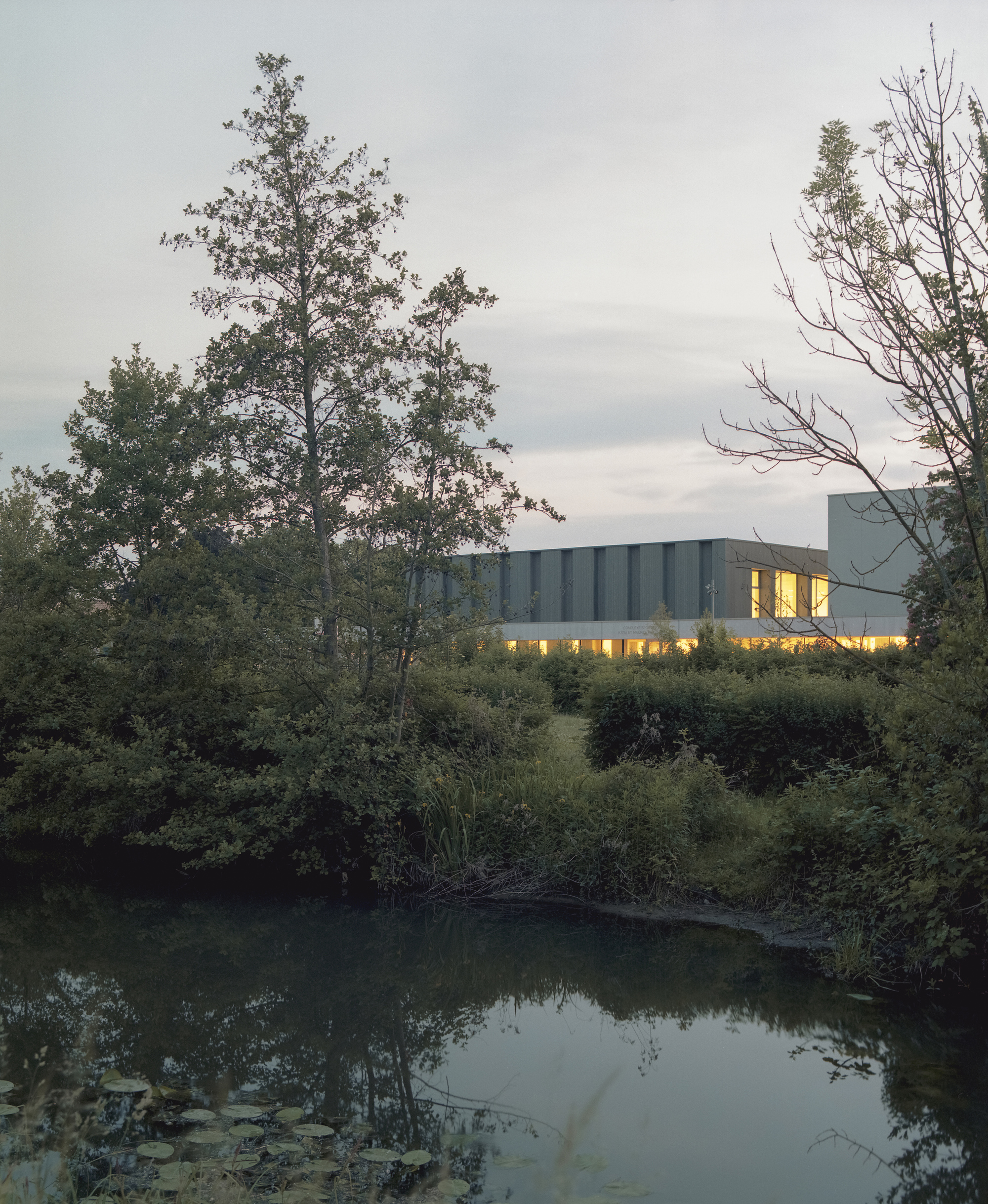 Спортивный комплекс Katia and Maurice Krafft в Экольсхайме / rhb architectes