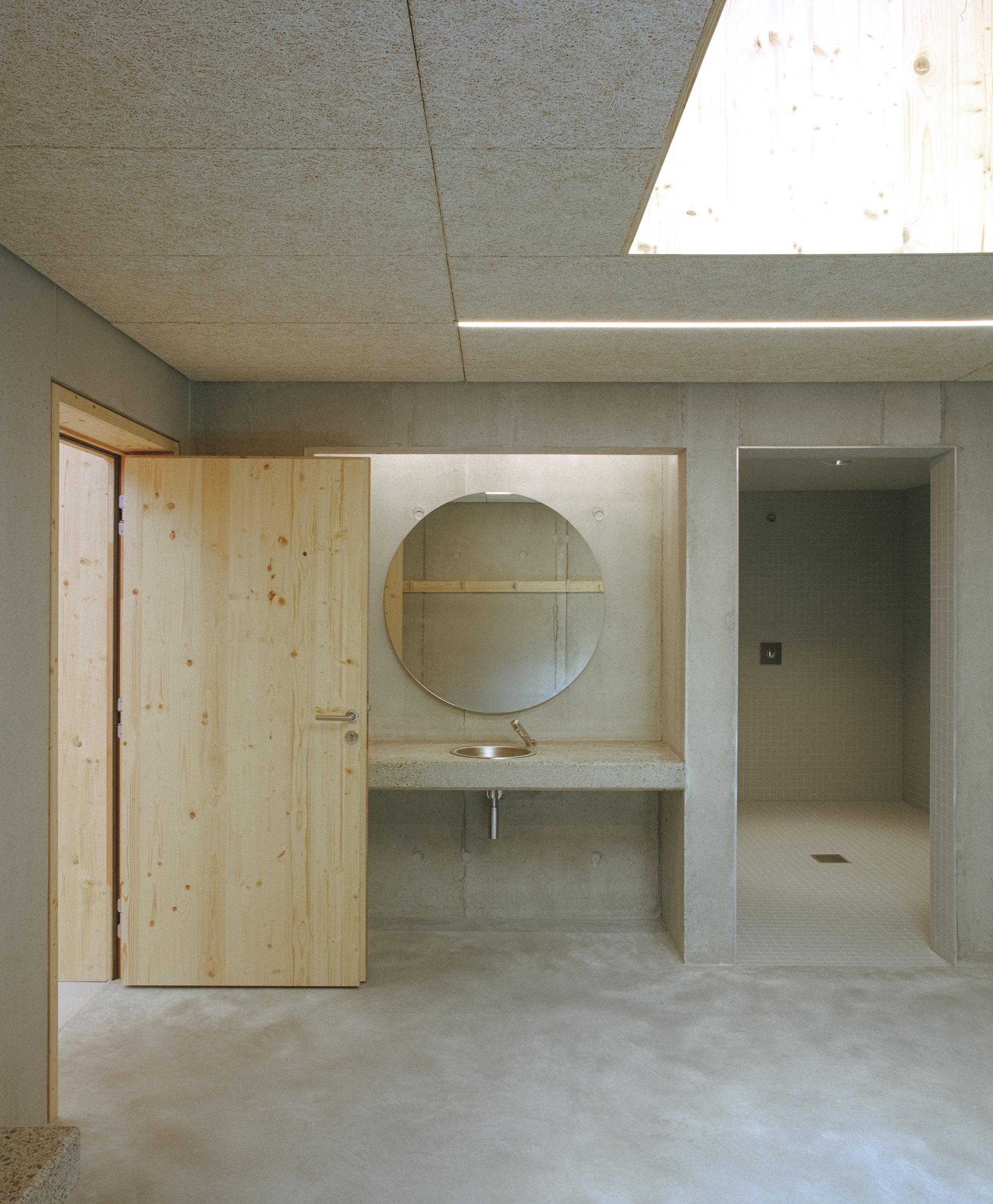 Спортивный комплекс Katia and Maurice Krafft в Экольсхайме / rhb architectes
