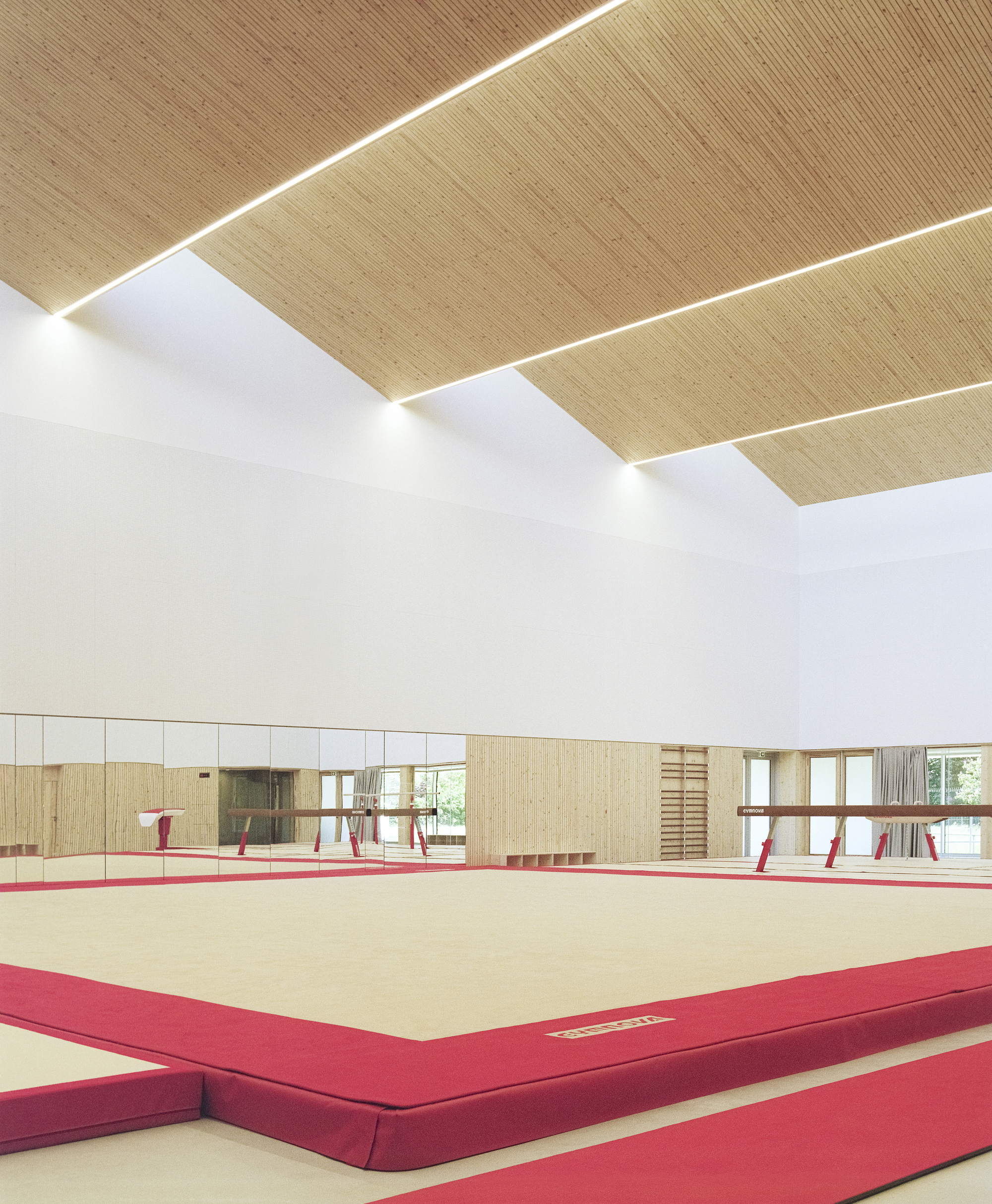 Спортивный комплекс Katia and Maurice Krafft в Экольсхайме / rhb architectes