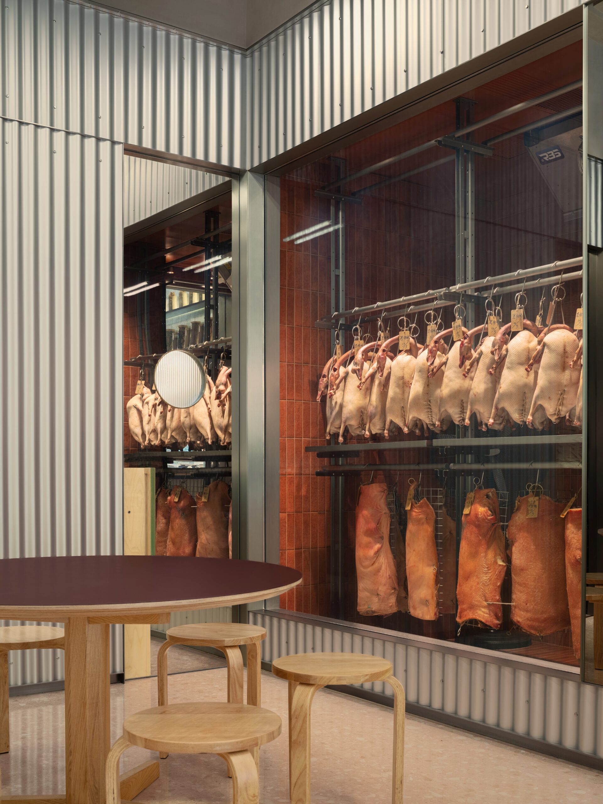Ресторан Yunju Roast Meat Restaurant / LUKSTUDIO