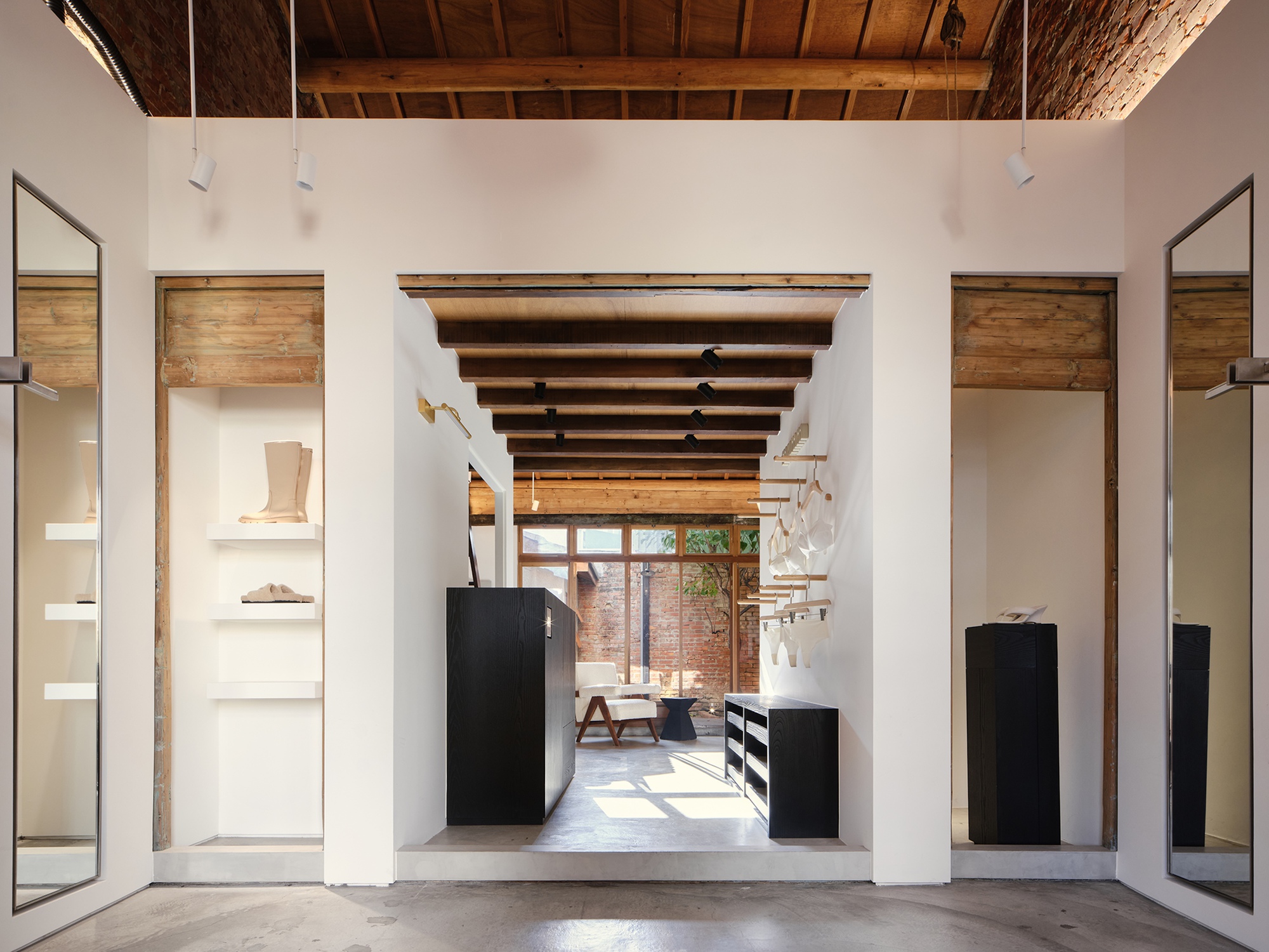 Human Haus TN / Minuspluse Design: редевелопмент традиционного таунхауса в торговое пространство