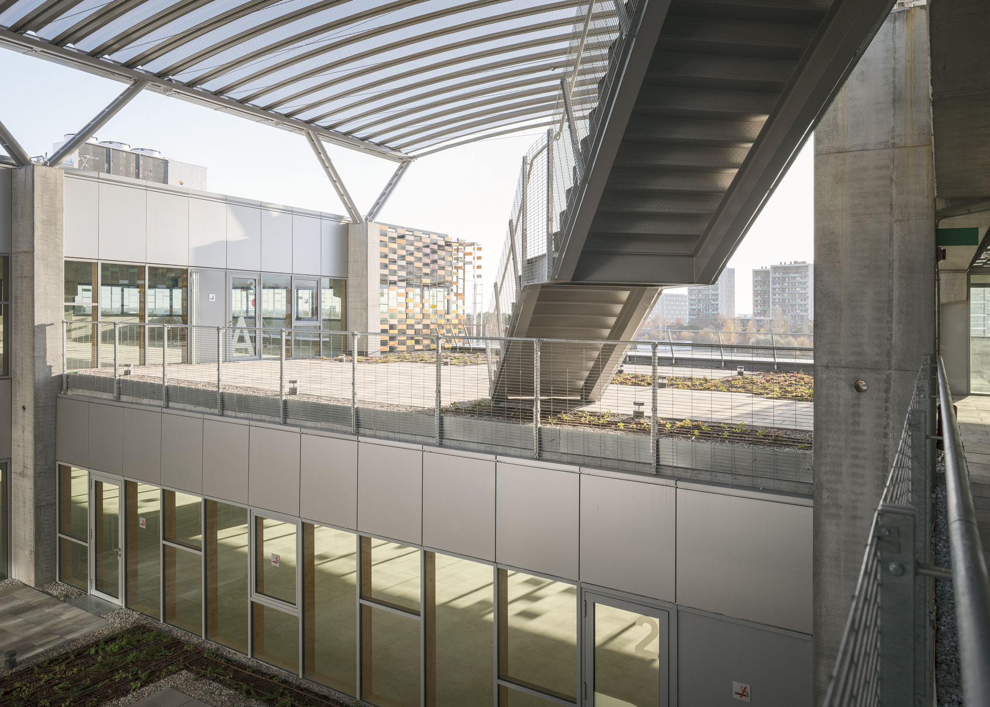 Delta Business Center / Picharchitects/Pich-Aguilera