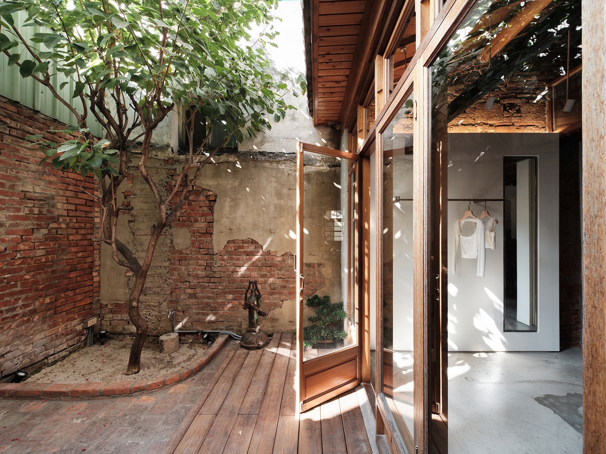 Human Haus TN / Minuspluse Design: редевелопмент традиционного таунхауса в торговое пространство