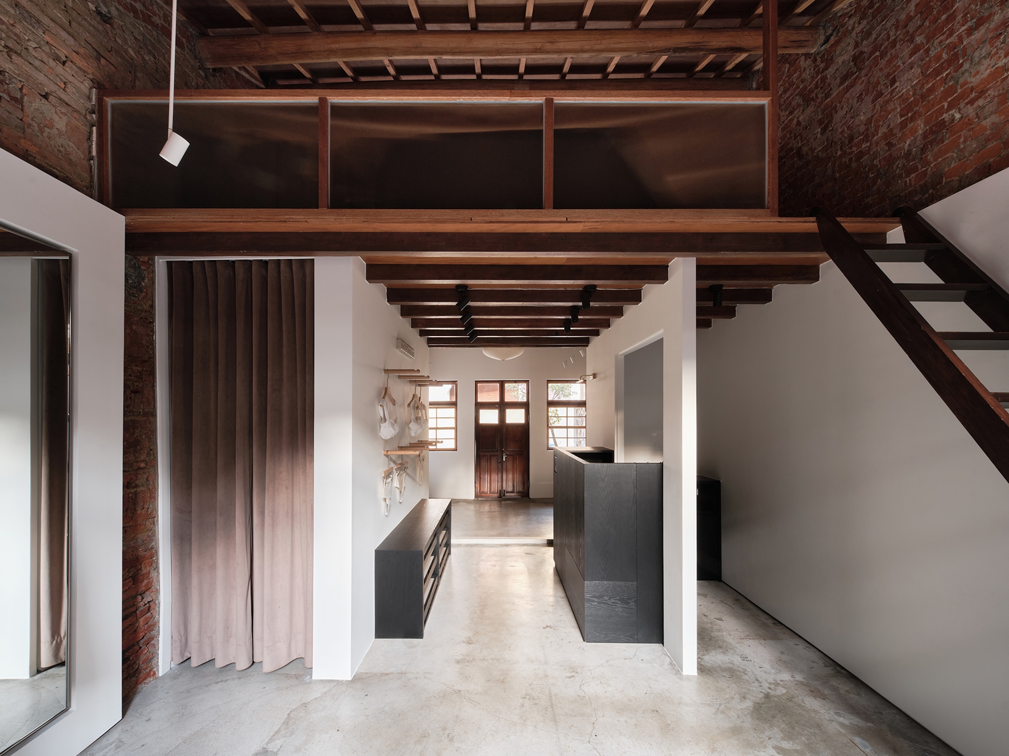 Human Haus TN / Minuspluse Design: редевелопмент традиционного таунхауса в торговое пространство