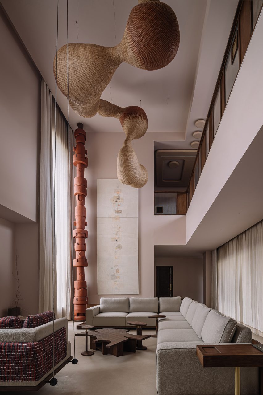 Дом в Гуджарате от Design ni Dukaan, вдохновленный Corbusier и Doshi