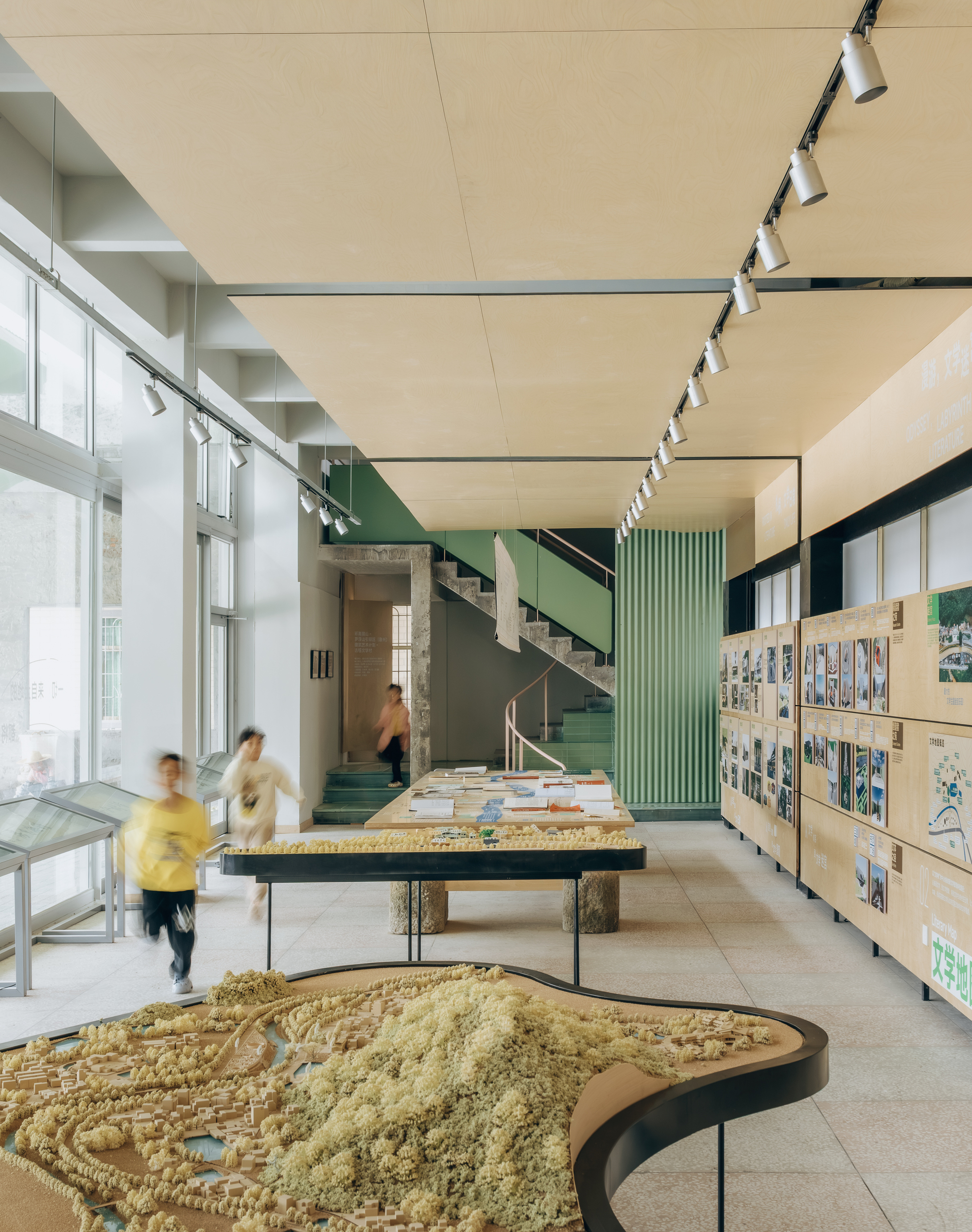 Реконструкция площади у древних баньянов в деревне Чжунсинь / Atelier XÜK