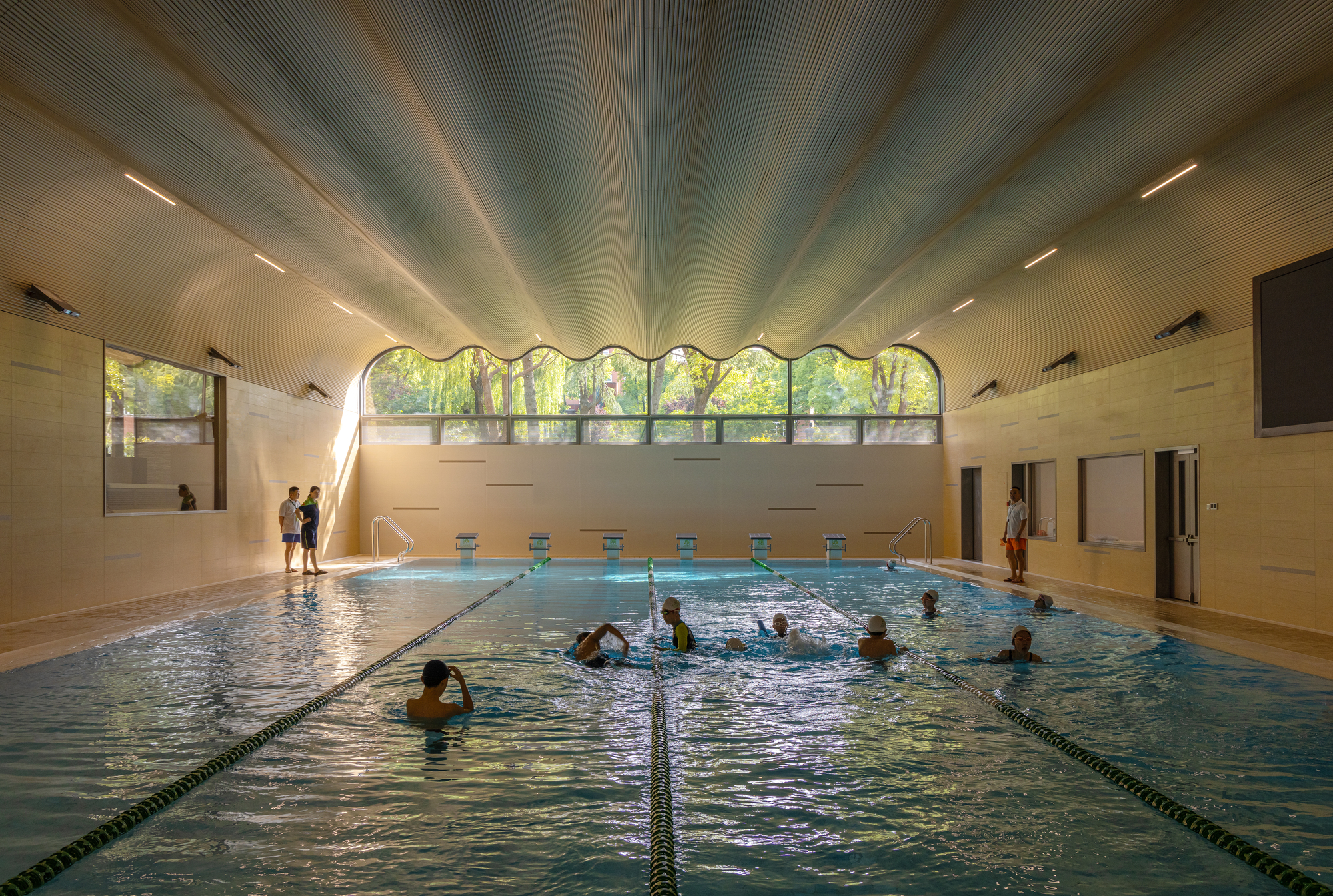 Anna Pao Sohmen Centre в школе YK Pao School / Scenic Architecture Office