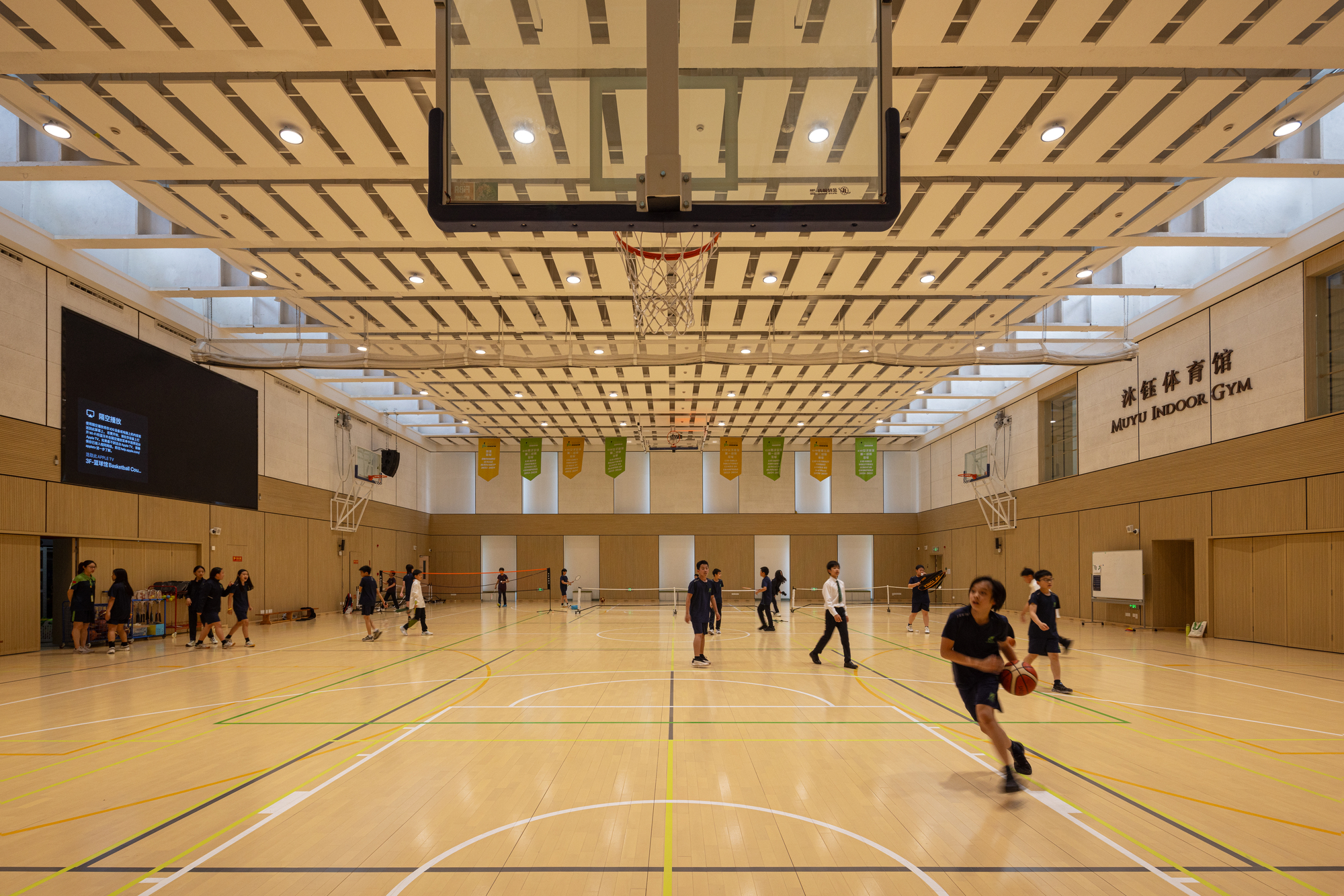 Anna Pao Sohmen Centre в школе YK Pao School / Scenic Architecture Office