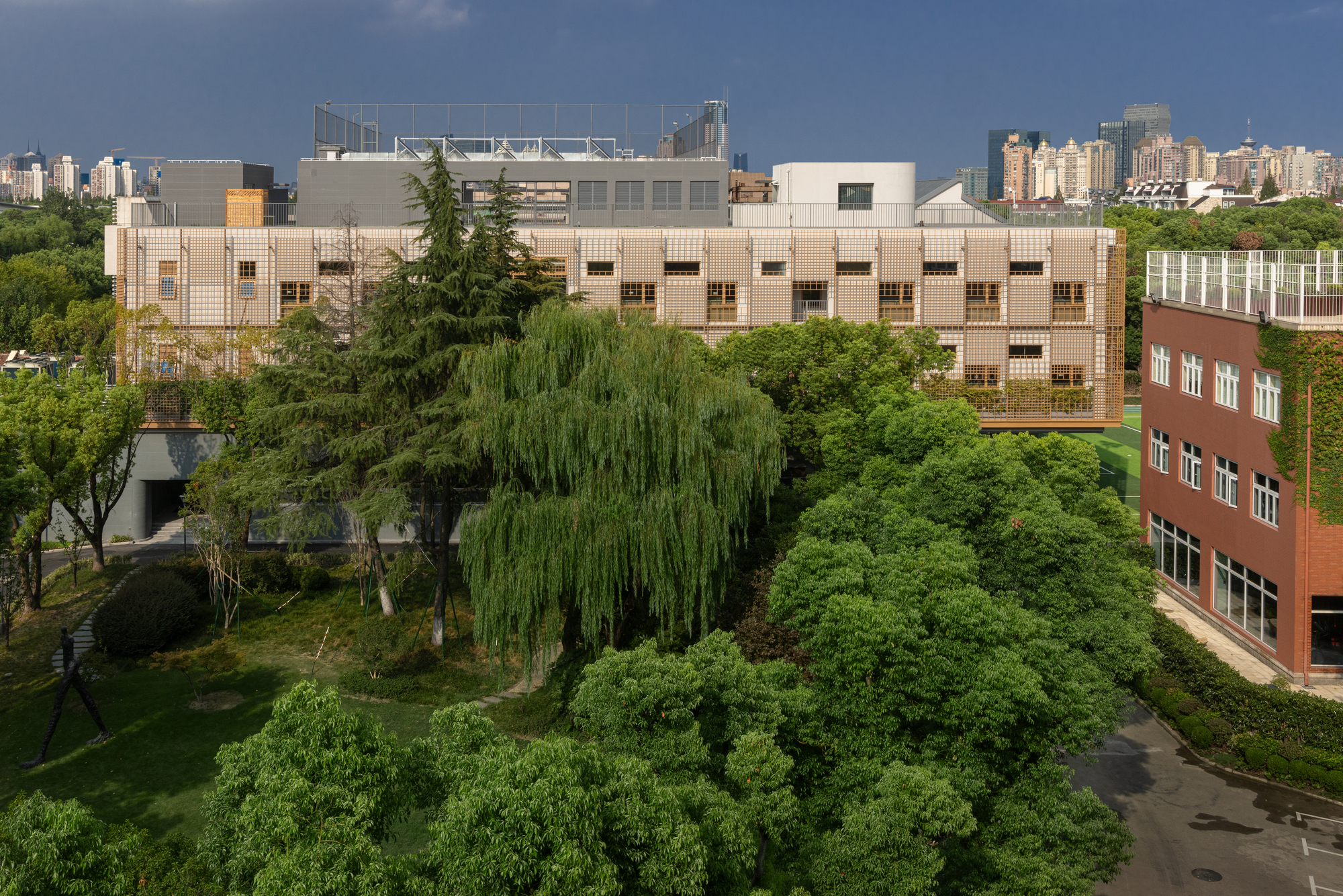 Anna Pao Sohmen Centre в школе YK Pao School / Scenic Architecture Office