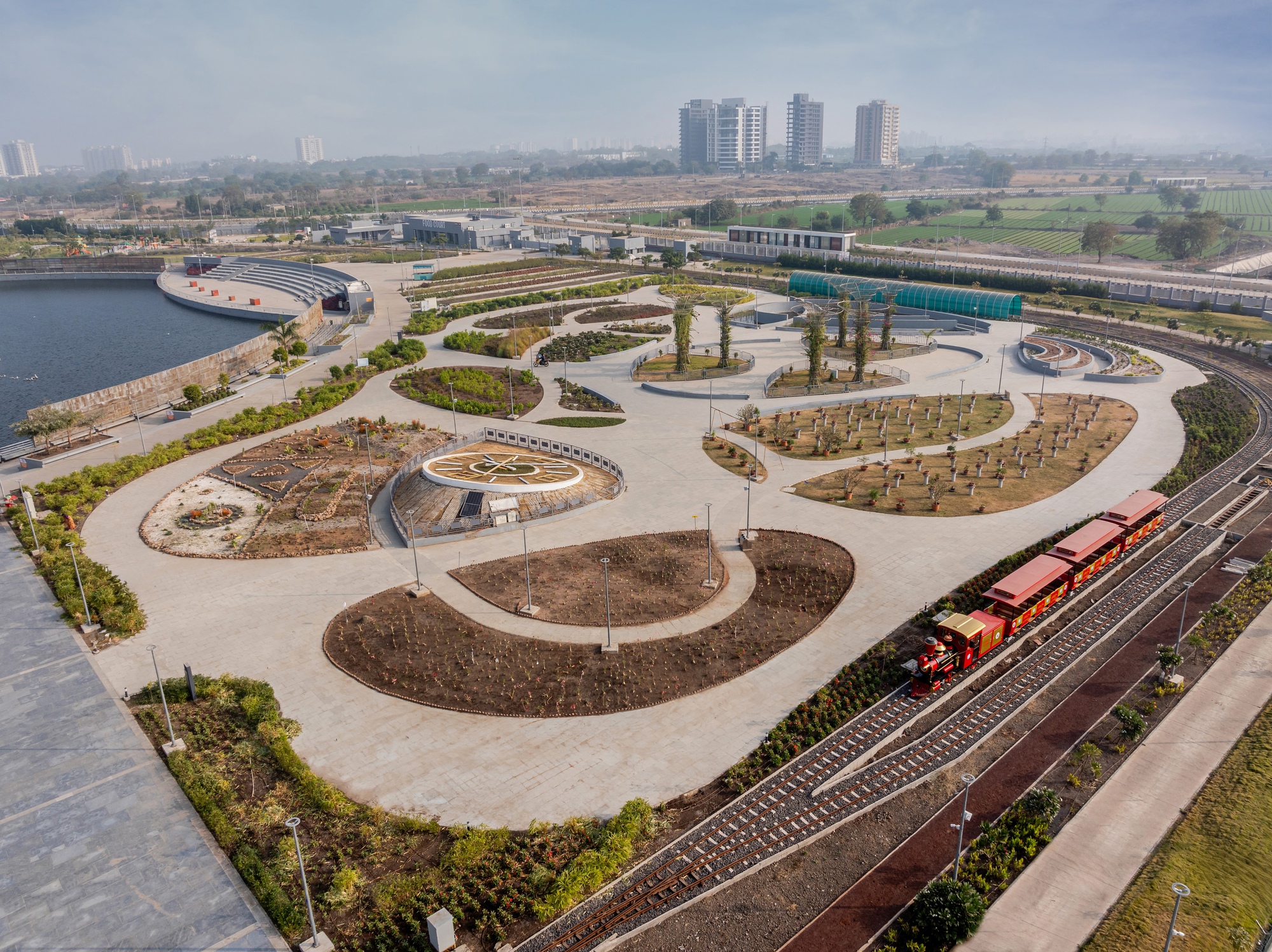 Atal Sarovar в Rajkot Smart City: городской водоём, который объединяет экологию и общественное пространство