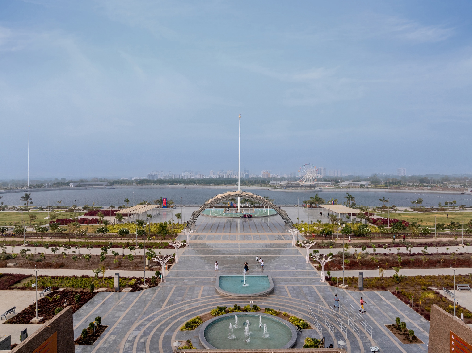 Atal Sarovar в Rajkot Smart City: городской водоём, который объединяет экологию и общественное пространство