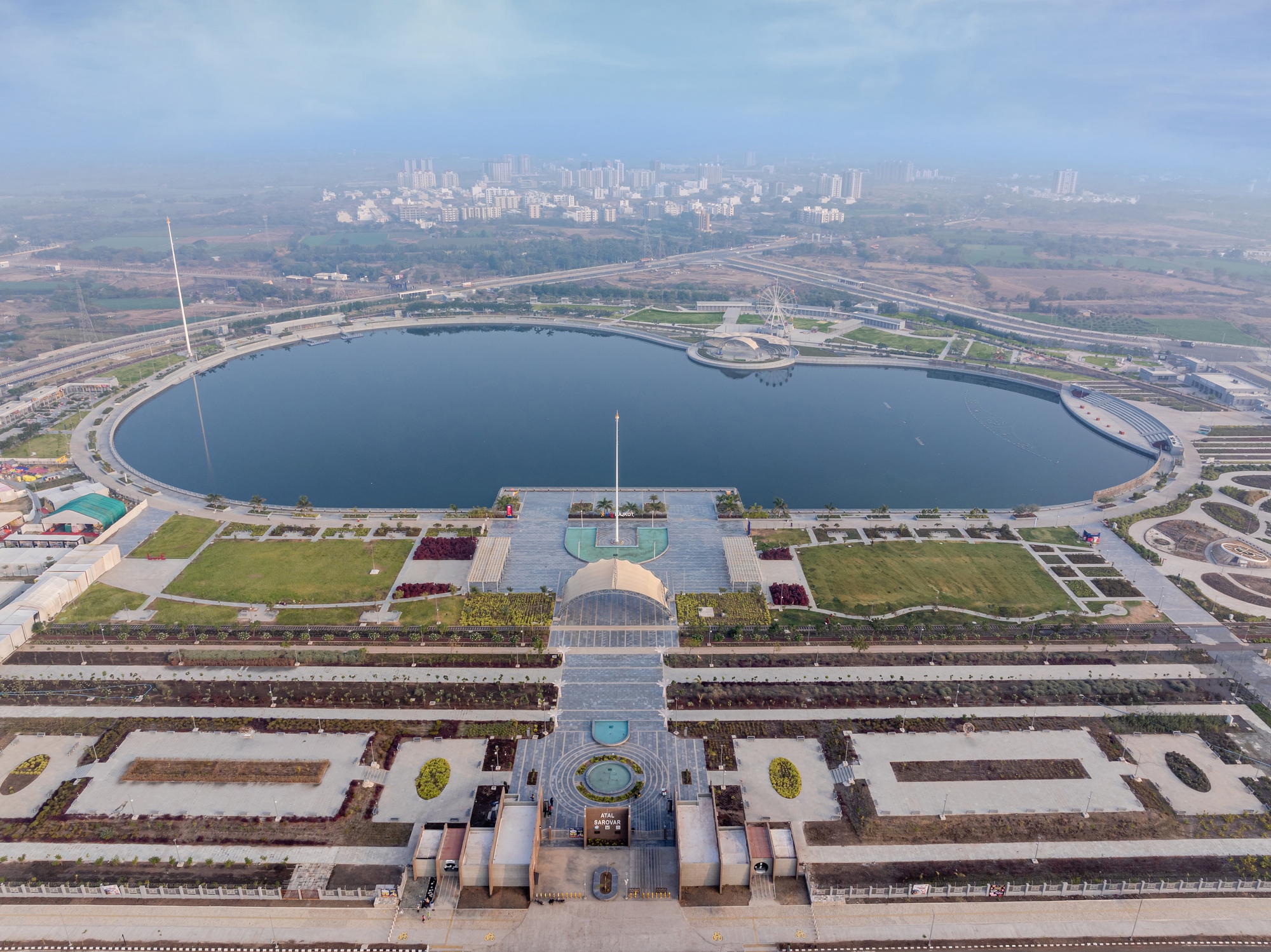 Atal Sarovar в Rajkot Smart City: городской водоём, который объединяет экологию и общественное пространство