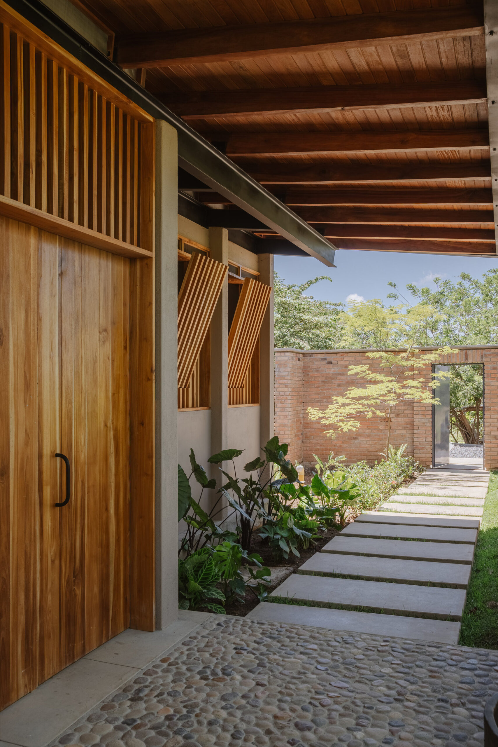Clay House / Norenaarquitectos
