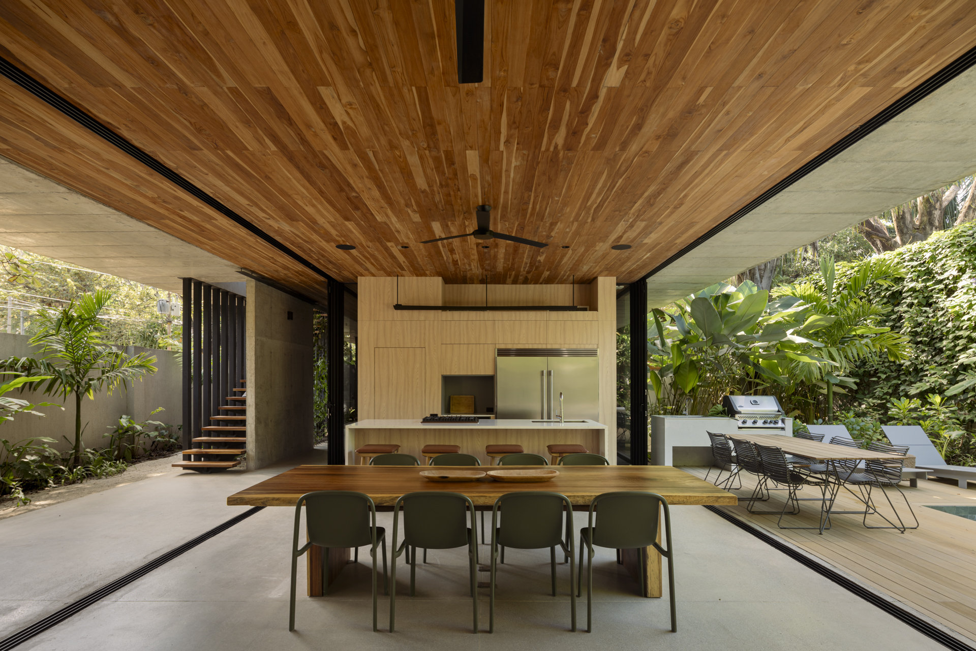 The Calm House / Carazo Arquitectura