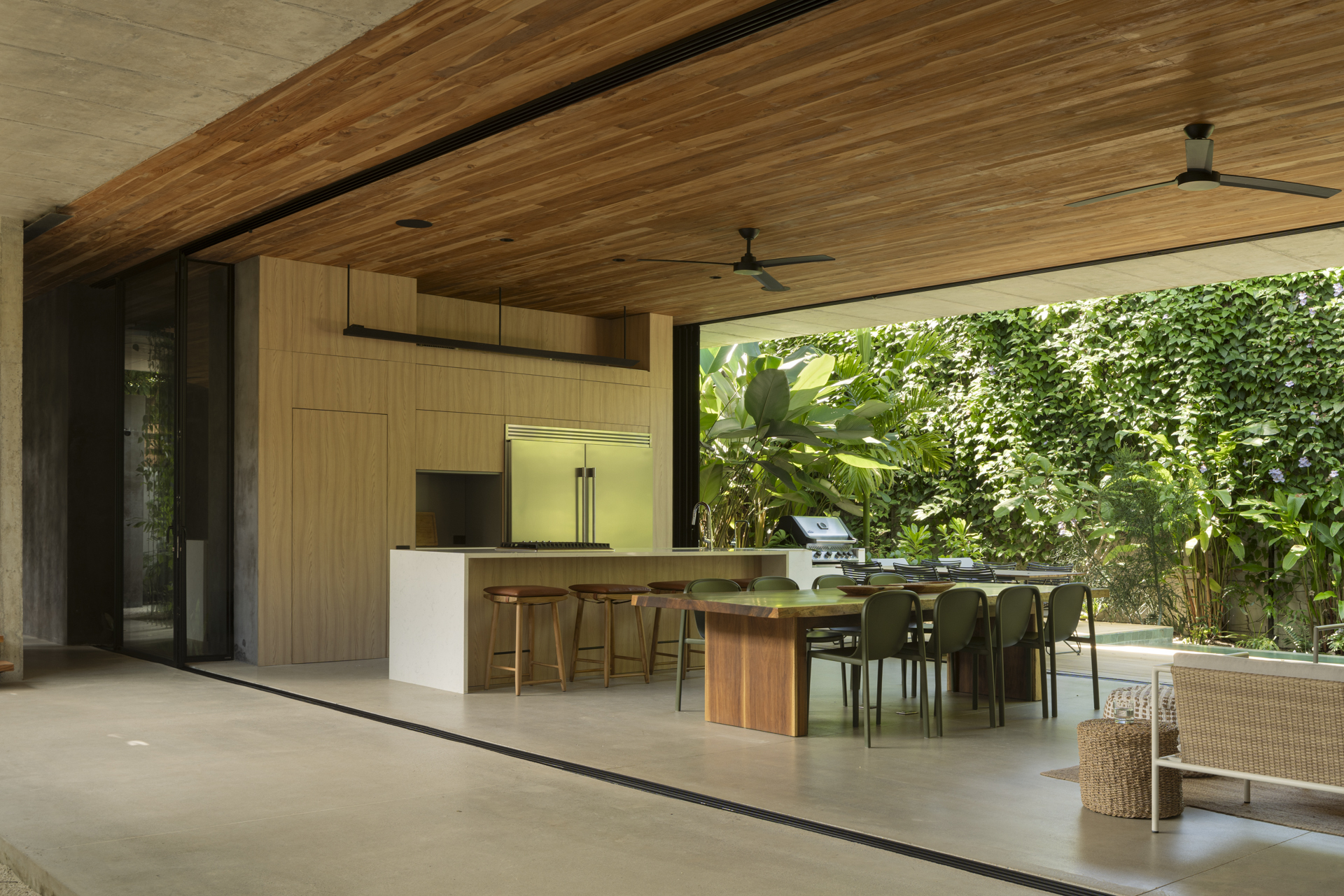 The Calm House / Carazo Arquitectura