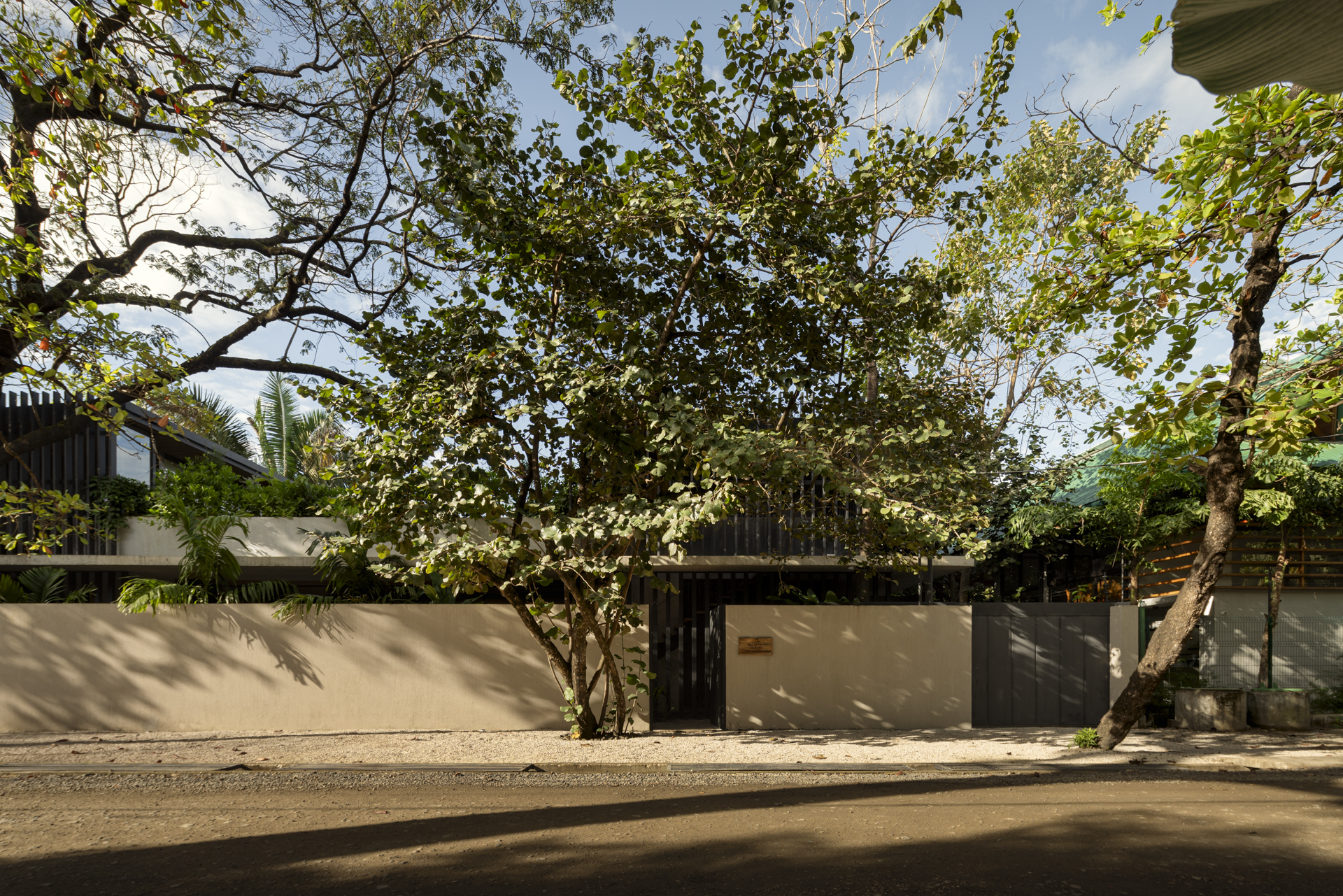 The Calm House / Carazo Arquitectura