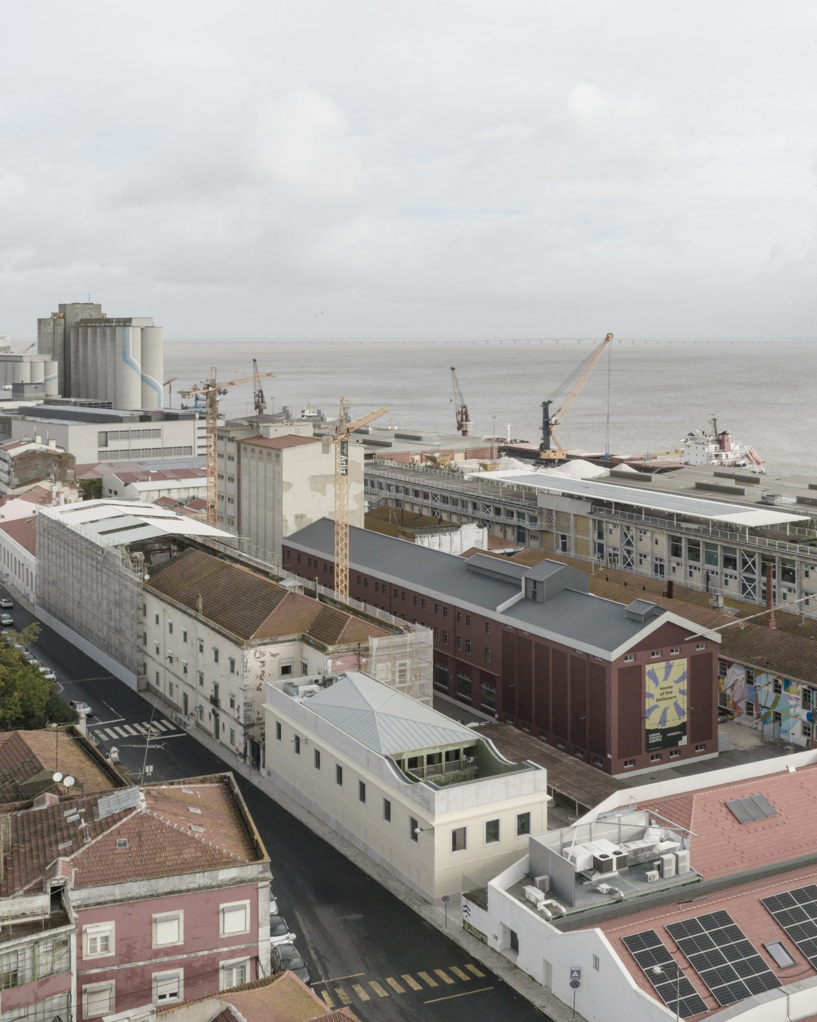 Captain's House / Miguel Marcelino