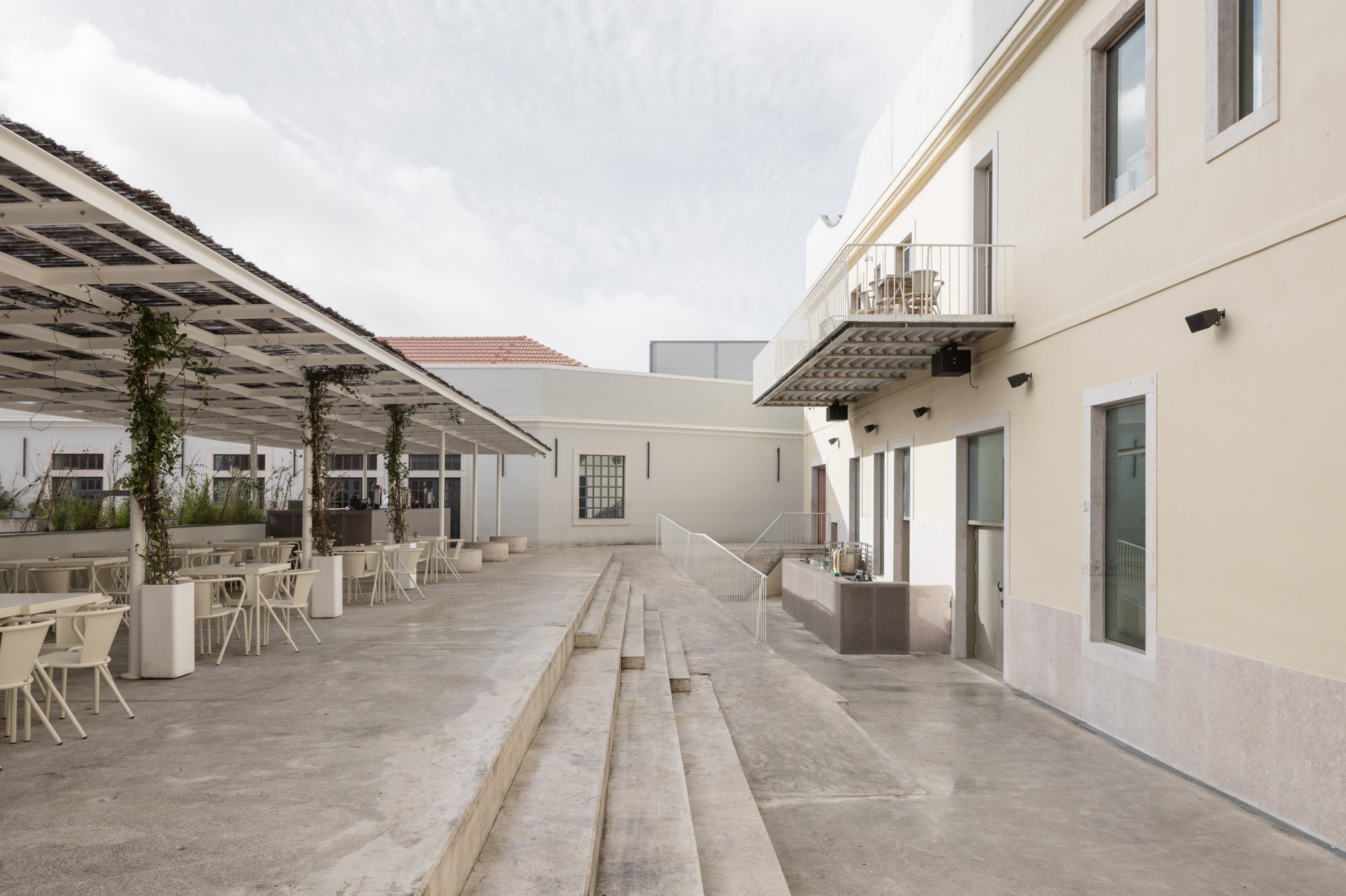 Captain's House / Miguel Marcelino
