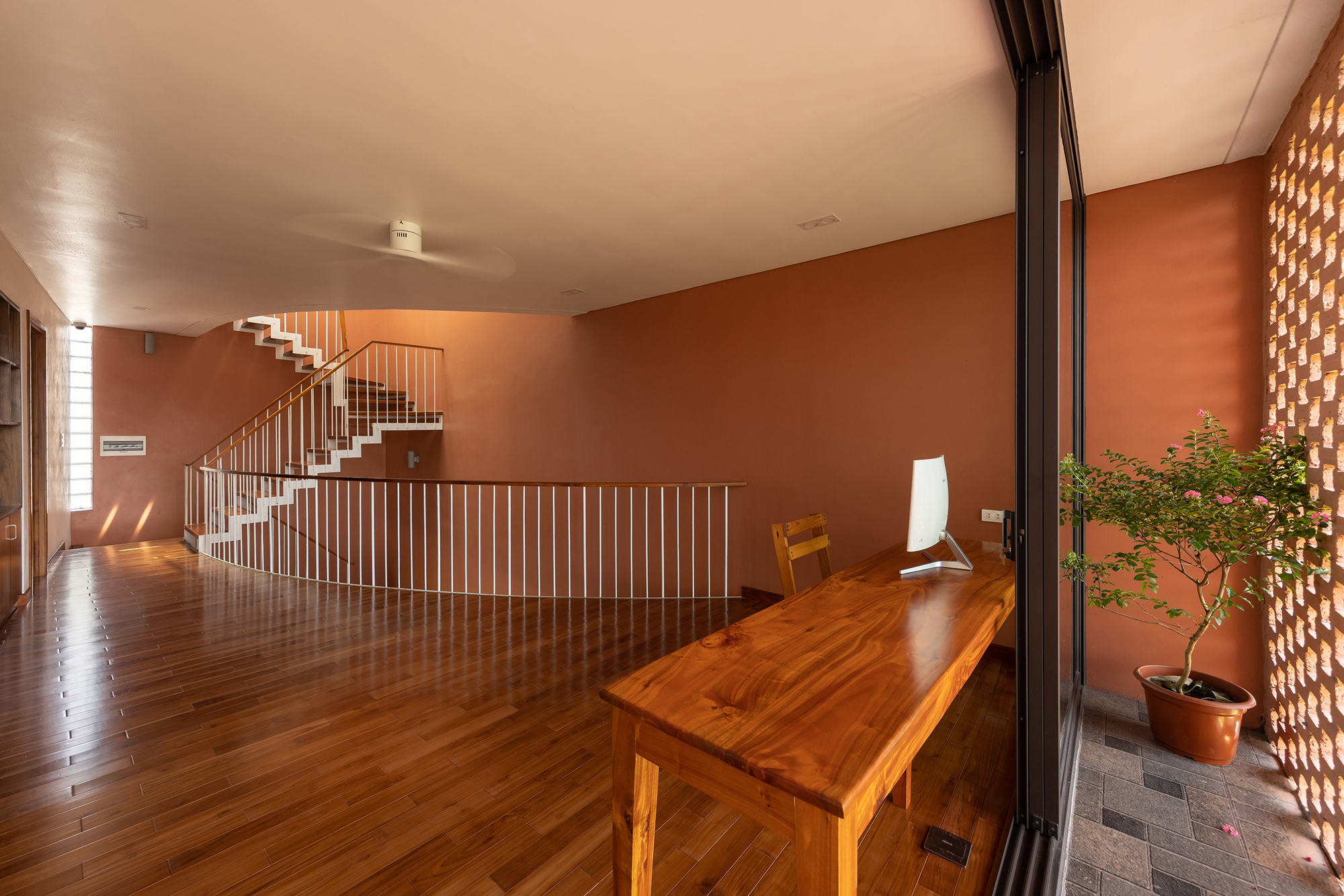 Creative Usage of Bricks & Earth / H&P Architects
