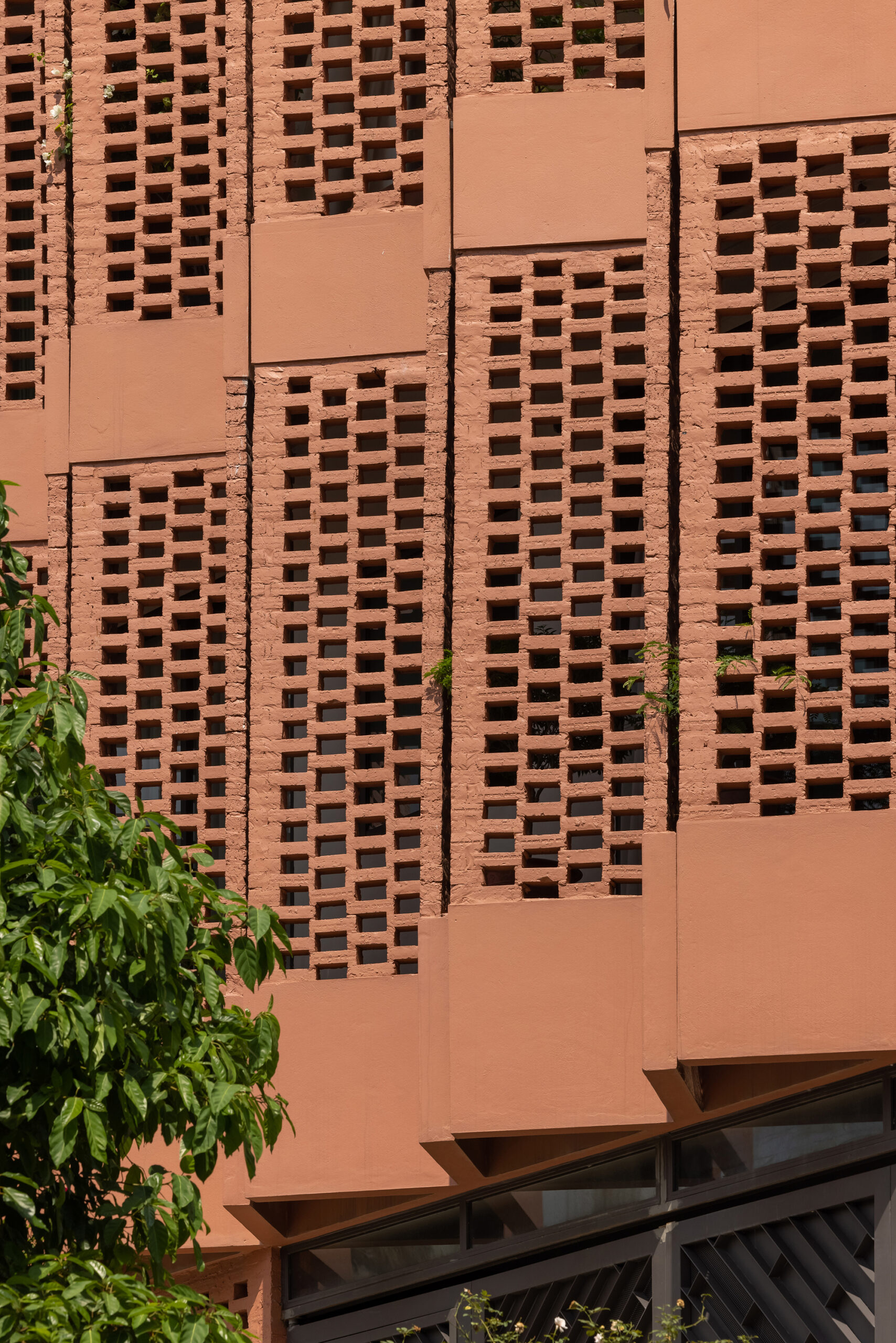 Creative Usage of Bricks & Earth / H&P Architects