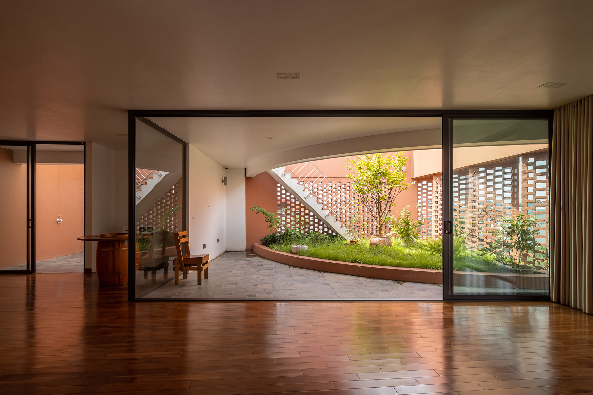 Creative Usage of Bricks & Earth / H&P Architects