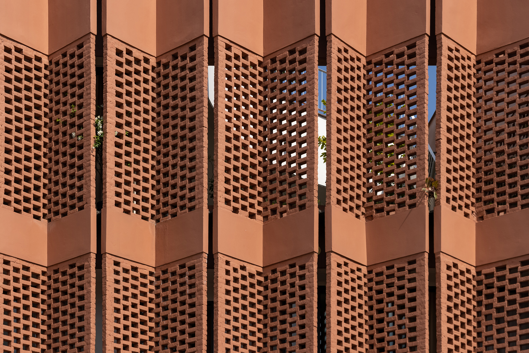 Creative Usage of Bricks & Earth / H&P Architects